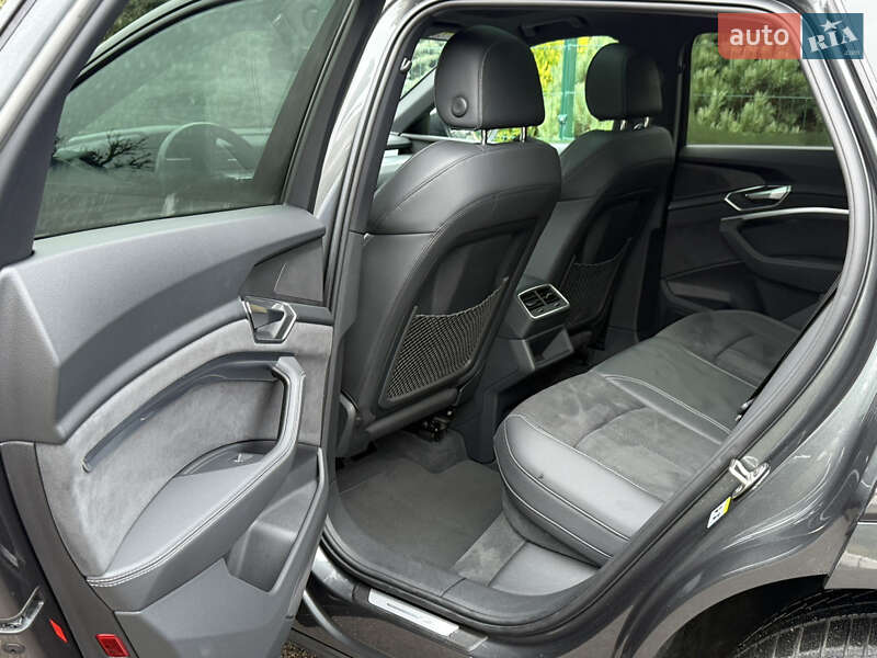 Внедорожник / Кроссовер Audi e-tron 2022 в Ровно