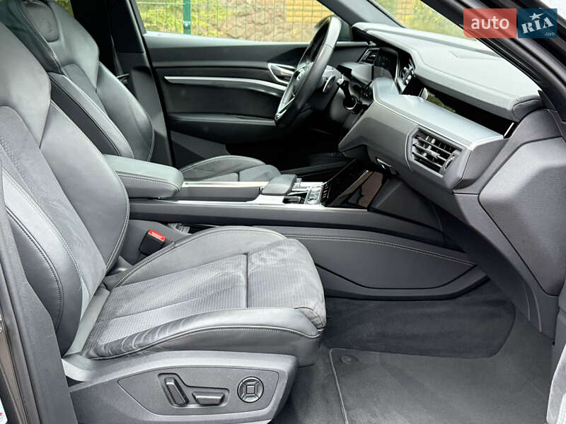 Внедорожник / Кроссовер Audi e-tron 2022 в Ровно