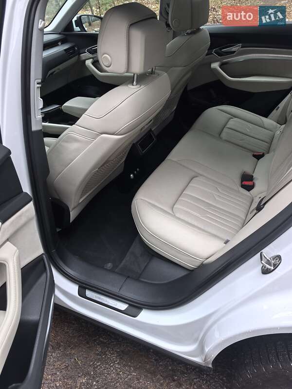 Внедорожник / Кроссовер Audi e-tron 2019 в Киеве