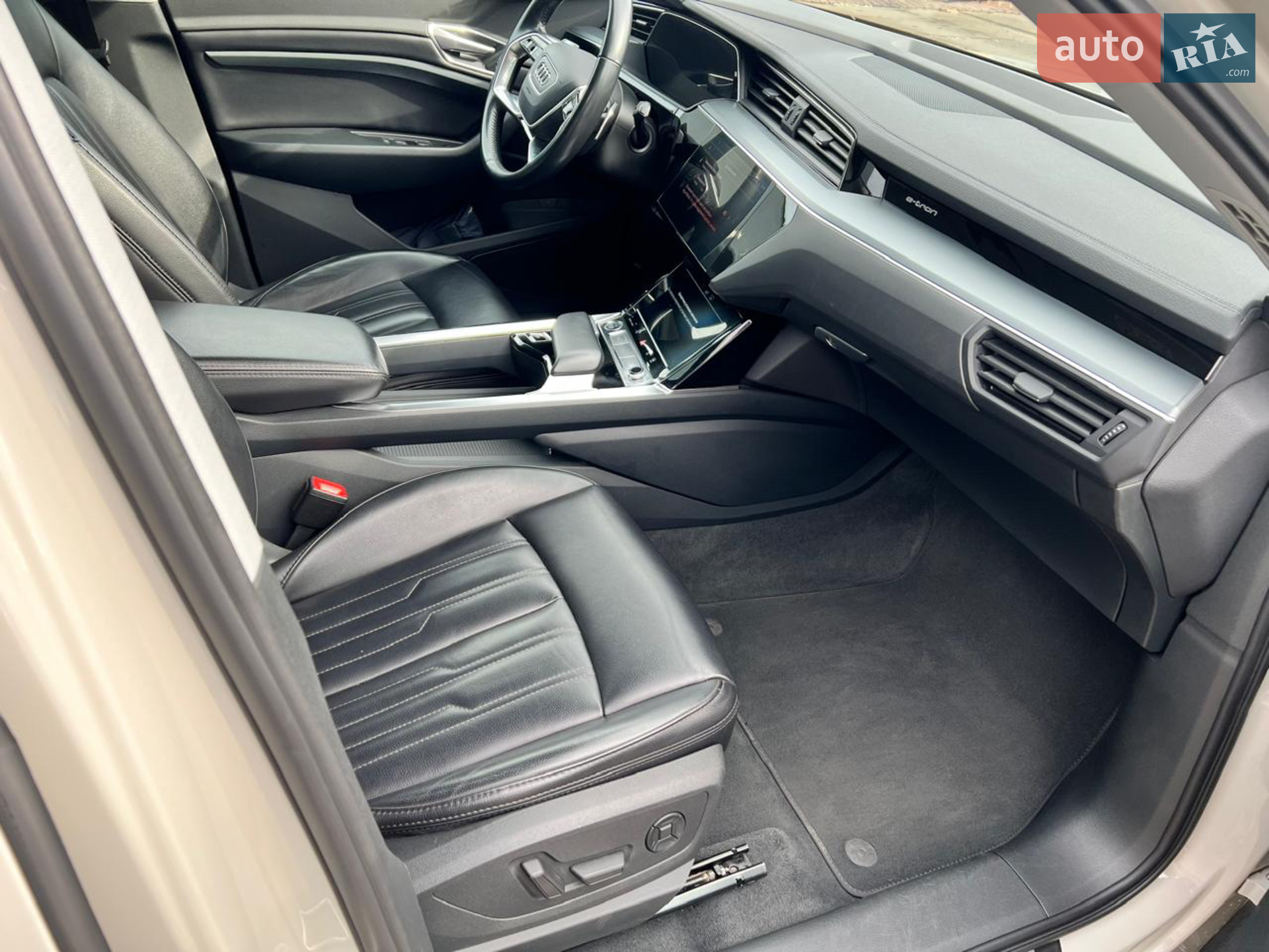 2020 Audi e-tron - мініатюра 6