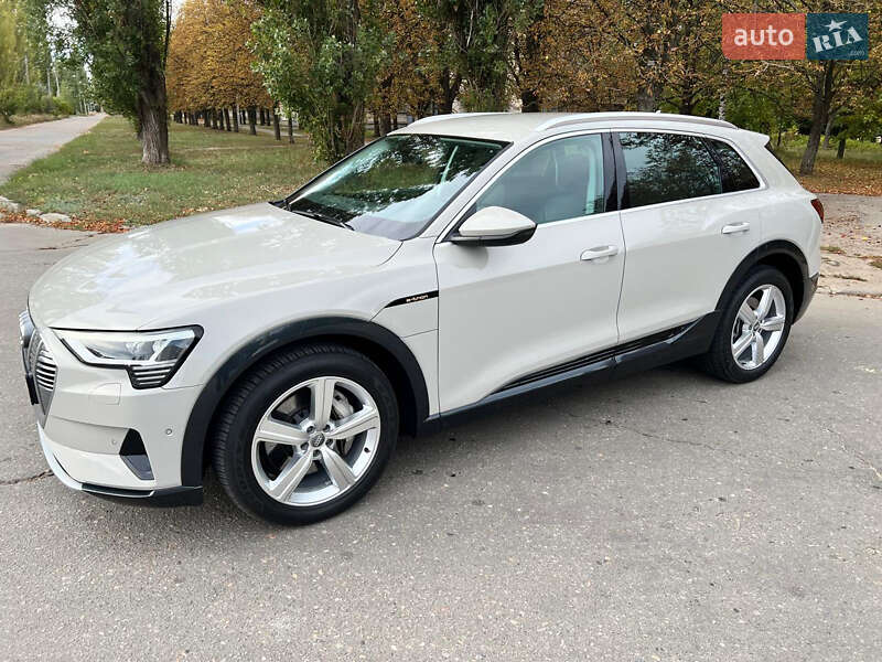 Внедорожник / Кроссовер Audi e-tron 2020 в Харькове