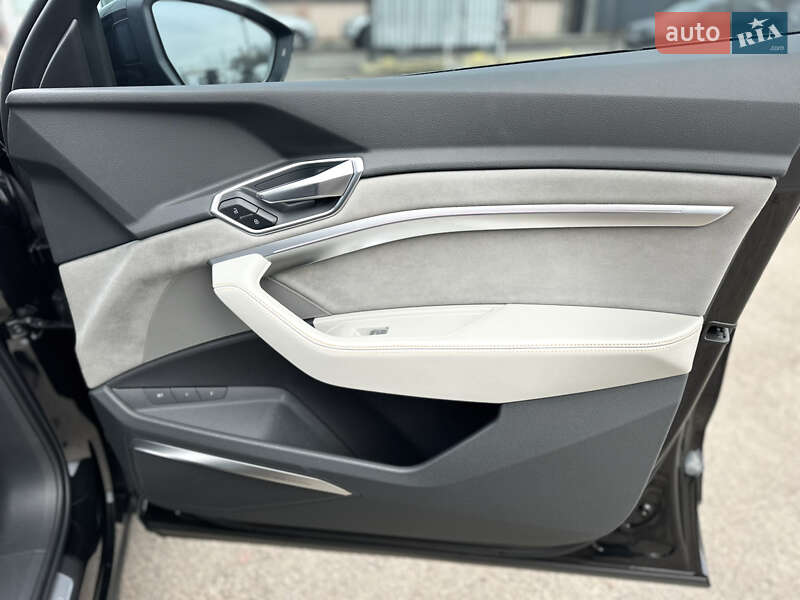 Внедорожник / Кроссовер Audi e-tron 2019 в Киеве