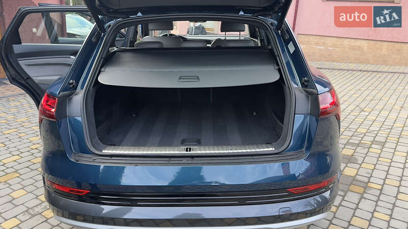 Внедорожник / Кроссовер Audi e-tron 2020 в Сваляве фото 68 Внедорожник / Кроссовер Audi e-tron 2020 в Сваляве