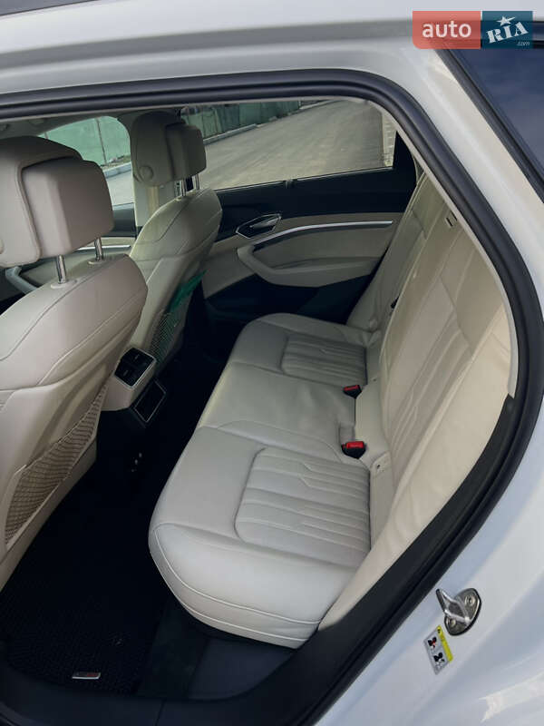 Внедорожник / Кроссовер Audi e-tron 2019 в Тернополе