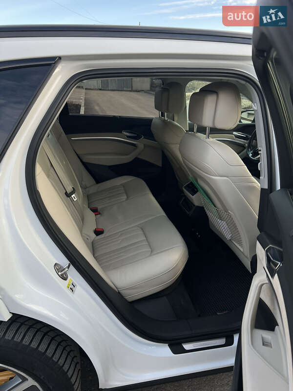 Внедорожник / Кроссовер Audi e-tron 2019 в Тернополе