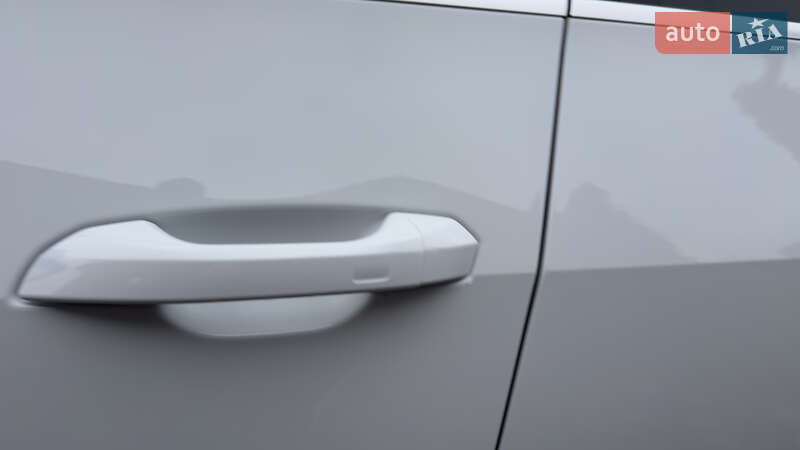 Внедорожник / Кроссовер Audi e-tron 2019 в Сваляве