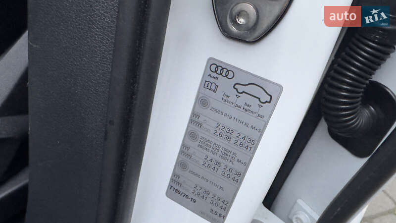 Внедорожник / Кроссовер Audi e-tron 2019 в Сваляве