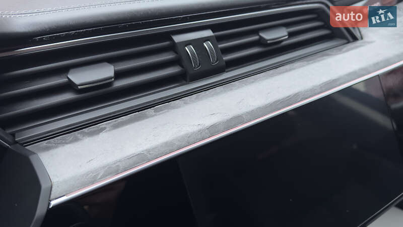 Внедорожник / Кроссовер Audi e-tron 2019 в Сваляве