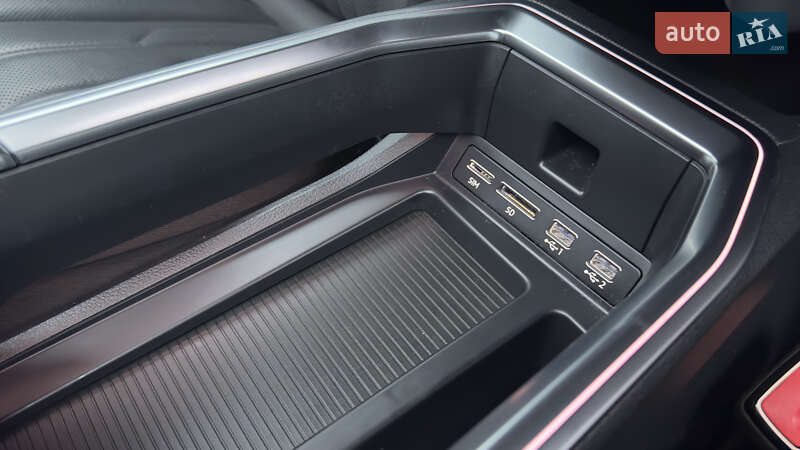 Внедорожник / Кроссовер Audi e-tron 2019 в Сваляве