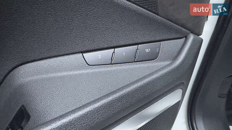 Внедорожник / Кроссовер Audi e-tron 2019 в Сваляве