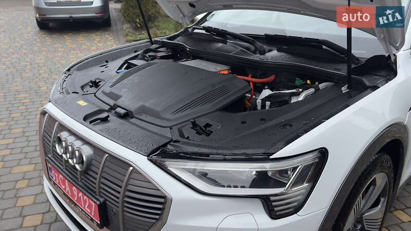 Внедорожник / Кроссовер Audi e-tron 2019 в Сваляве