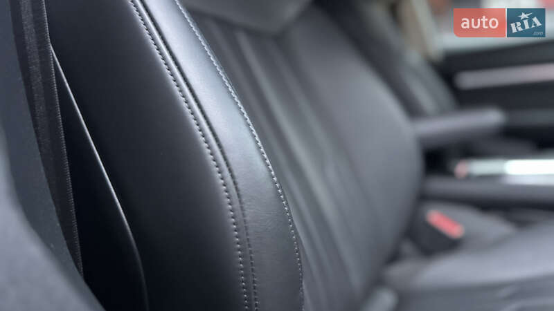 Внедорожник / Кроссовер Audi e-tron 2019 в Сваляве