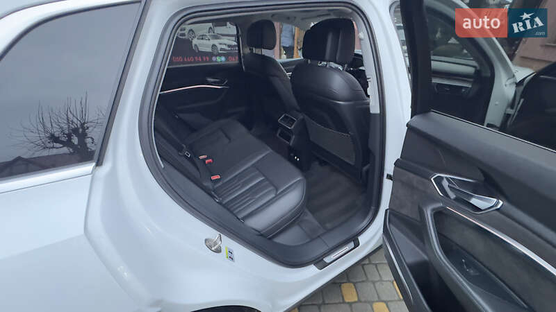 Внедорожник / Кроссовер Audi e-tron 2019 в Сваляве