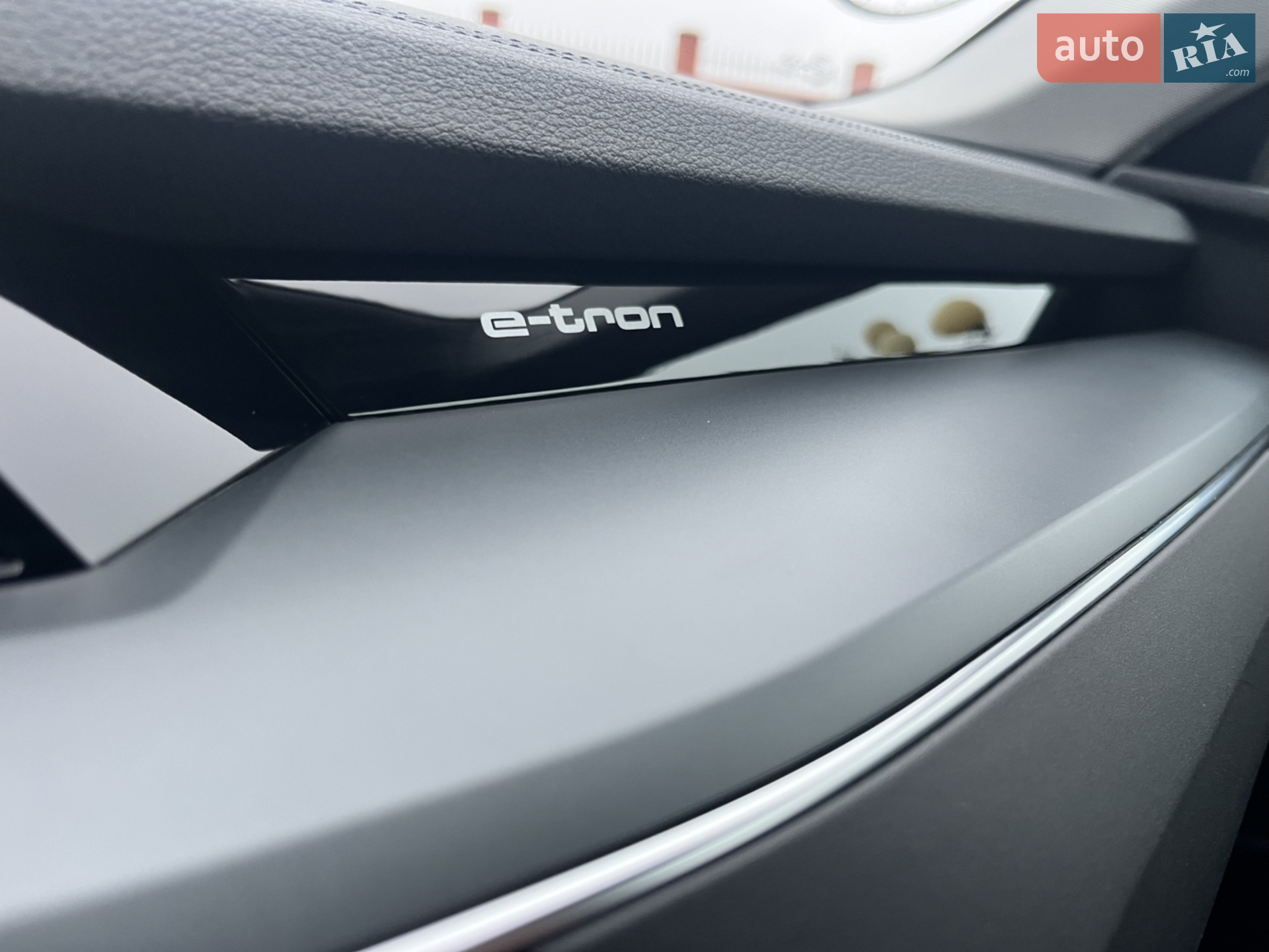 2020 Audi e-tron - мініатюра 28