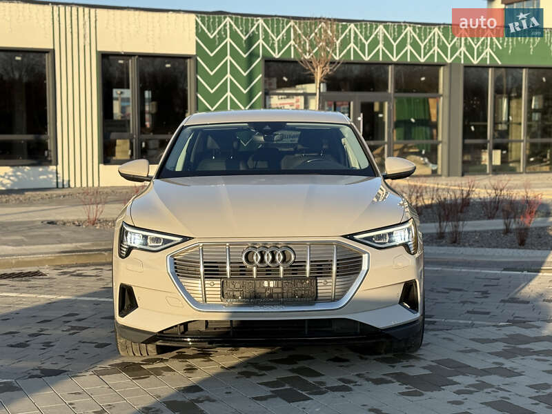 Внедорожник / Кроссовер Audi e-tron 2020 в Городке
