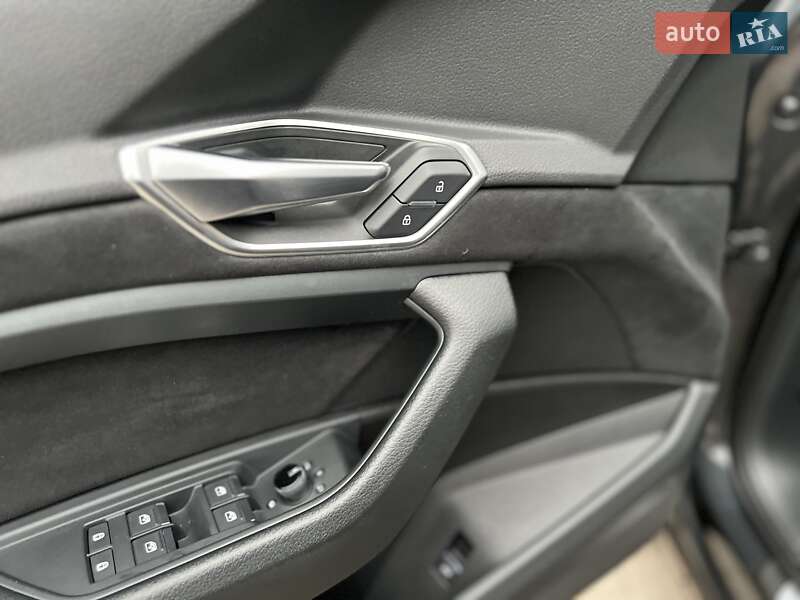 Позашляховик / Кросовер Audi e-tron 2023 в Хмельницькому