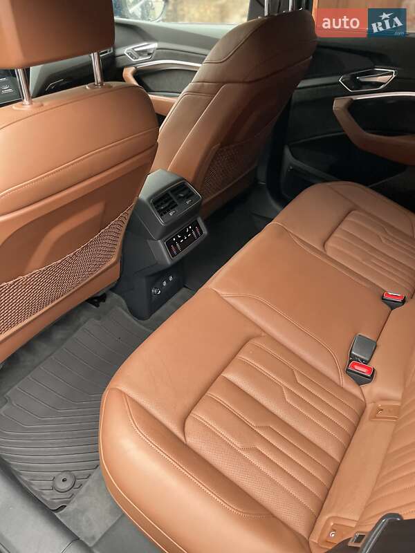 Внедорожник / Кроссовер Audi e-tron 2019 в Львове