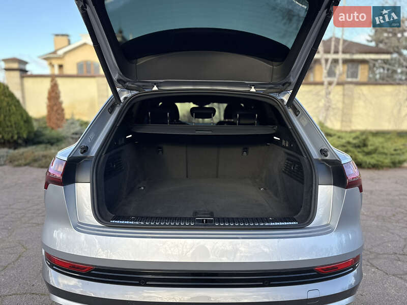 Внедорожник / Кроссовер Audi e-tron 2020 в Днепре