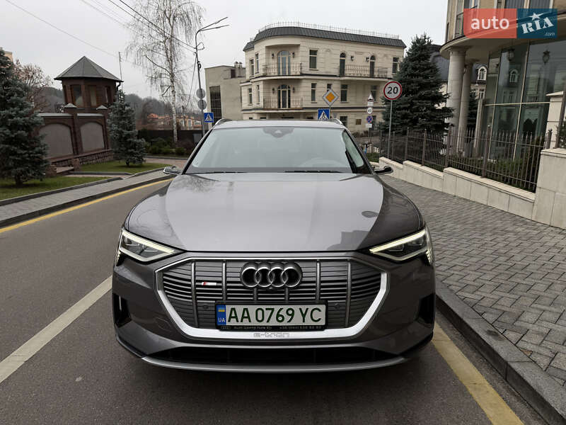 Внедорожник / Кроссовер Audi e-tron 2019 в Киеве