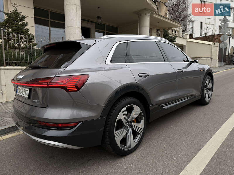 Внедорожник / Кроссовер Audi e-tron 2019 в Киеве