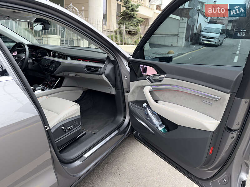 Внедорожник / Кроссовер Audi e-tron 2019 в Киеве