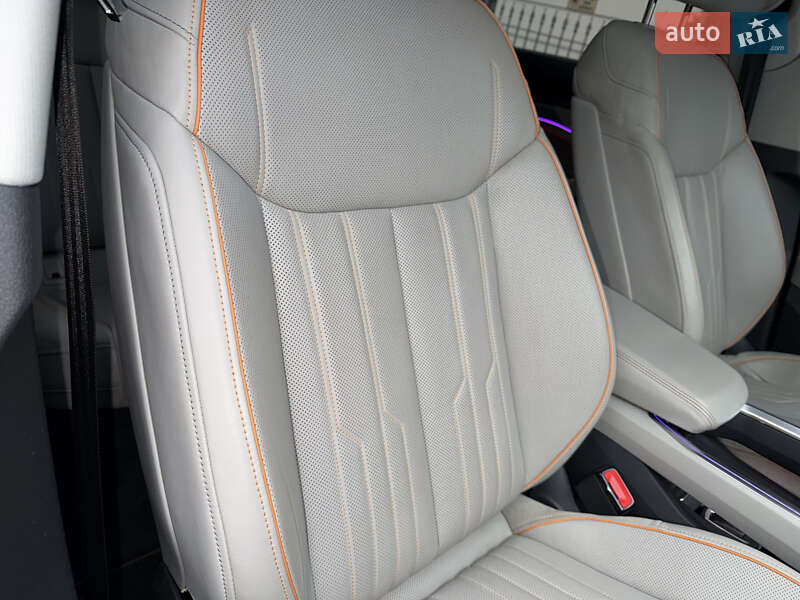 Внедорожник / Кроссовер Audi e-tron 2019 в Киеве