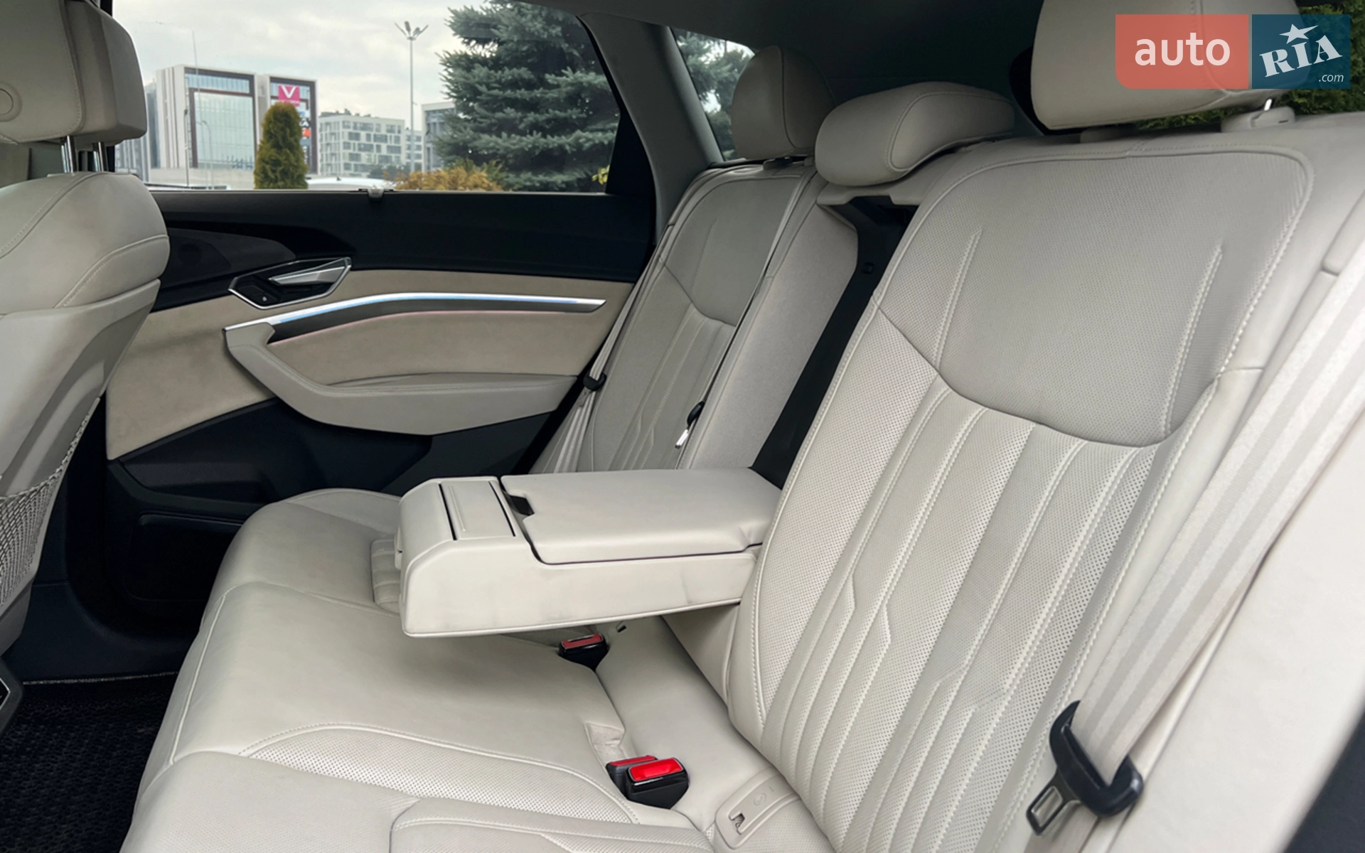 2019 Audi e-tron - мініатюра 28