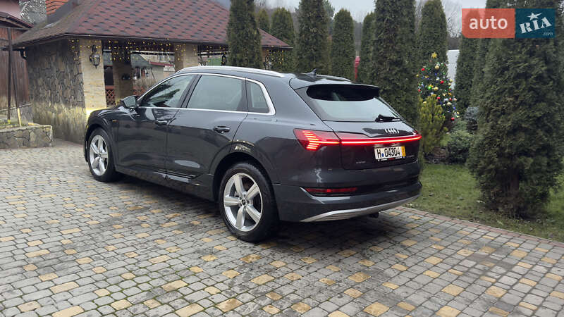 Внедорожник / Кроссовер Audi e-tron 2021 в Сваляве