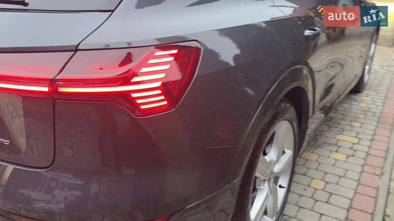 Внедорожник / Кроссовер Audi e-tron 2021 в Сваляве