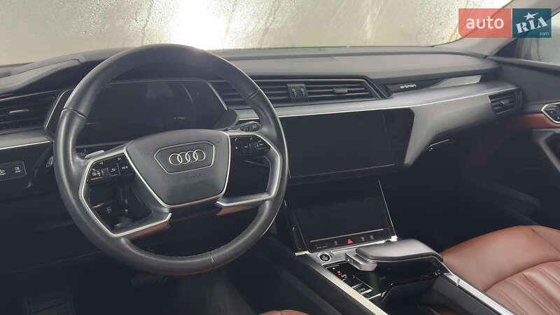 Внедорожник / Кроссовер Audi e-tron 2021 в Сваляве