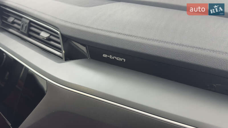 Внедорожник / Кроссовер Audi e-tron 2021 в Сваляве