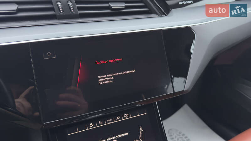 Внедорожник / Кроссовер Audi e-tron 2021 в Сваляве