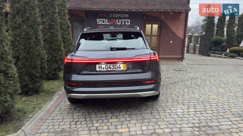 Внедорожник / Кроссовер Audi e-tron 2021 в Сваляве