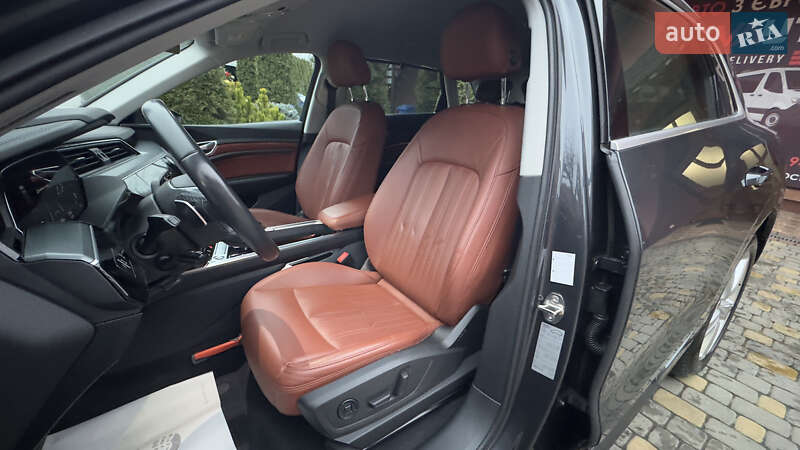 Внедорожник / Кроссовер Audi e-tron 2021 в Сваляве