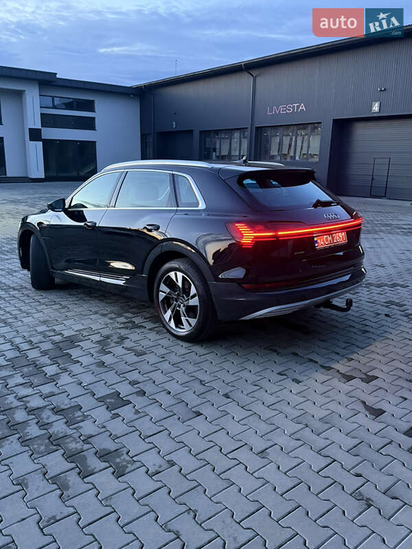 Внедорожник / Кроссовер Audi e-tron 2022 в Иршаве