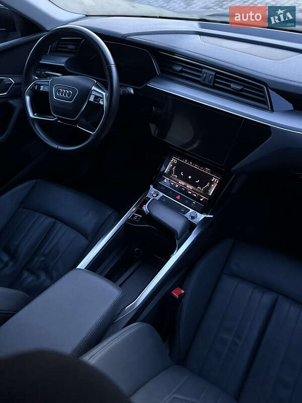 Внедорожник / Кроссовер Audi e-tron 2022 в Иршаве