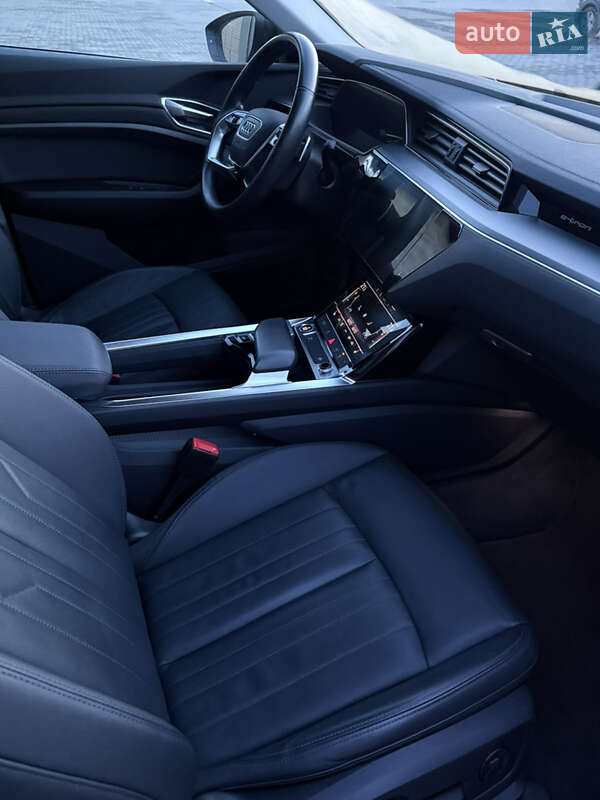 Внедорожник / Кроссовер Audi e-tron 2022 в Иршаве