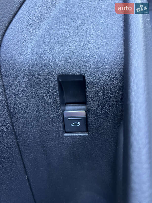 Внедорожник / Кроссовер Audi e-tron 2022 в Ужгороде