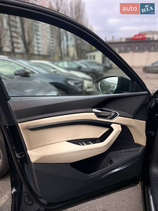 Позашляховик / Кросовер Audi e-tron 2021 в Києві