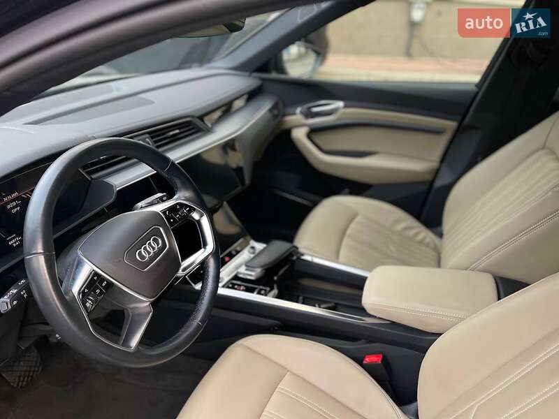 Позашляховик / Кросовер Audi e-tron 2021 в Києві