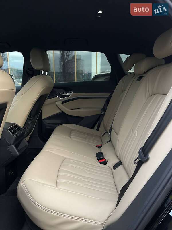 Позашляховик / Кросовер Audi e-tron 2021 в Києві