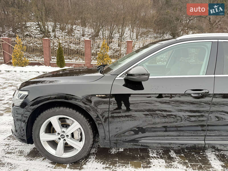 Внедорожник / Кроссовер Audi e-tron 2020 в Сваляве фото 13 Внедорожник / Кроссовер Audi e-tron 2020 в Сваляве