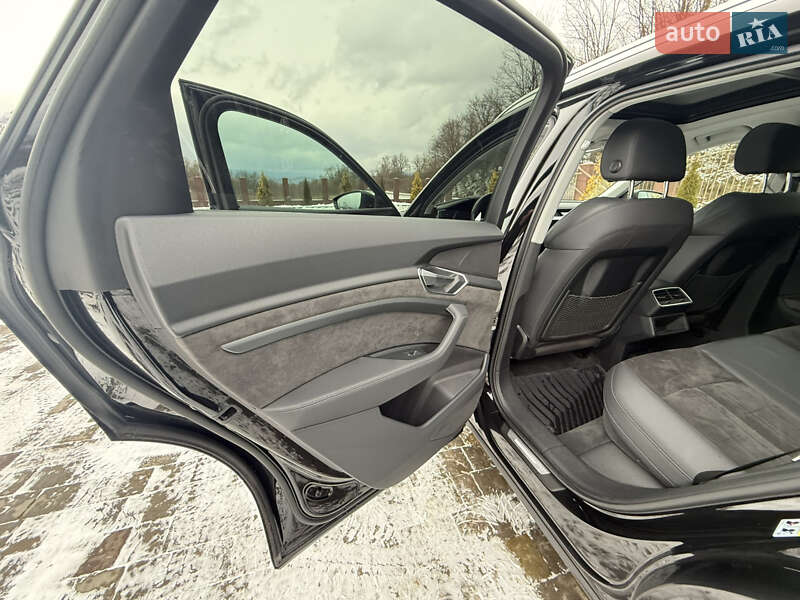 Внедорожник / Кроссовер Audi e-tron 2020 в Сваляве фото 29 Внедорожник / Кроссовер Audi e-tron 2020 в Сваляве