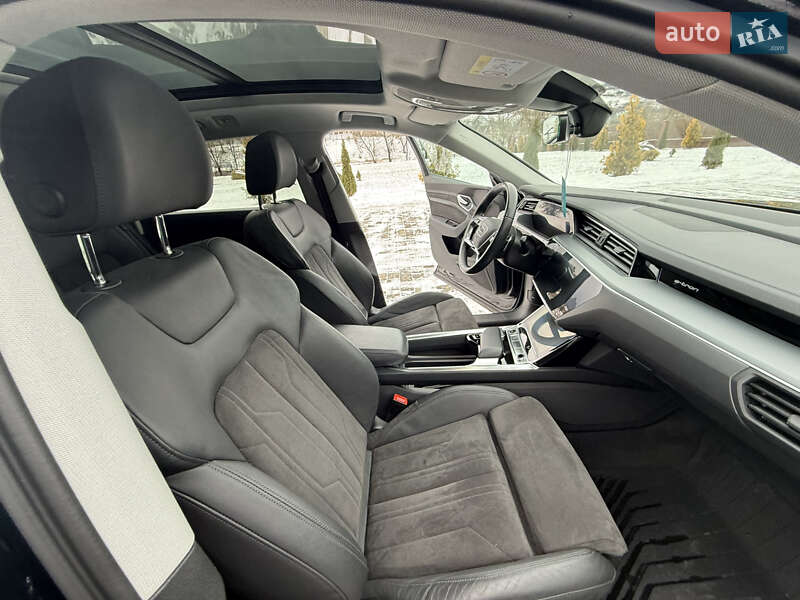 Внедорожник / Кроссовер Audi e-tron 2020 в Сваляве фото 34 Внедорожник / Кроссовер Audi e-tron 2020 в Сваляве