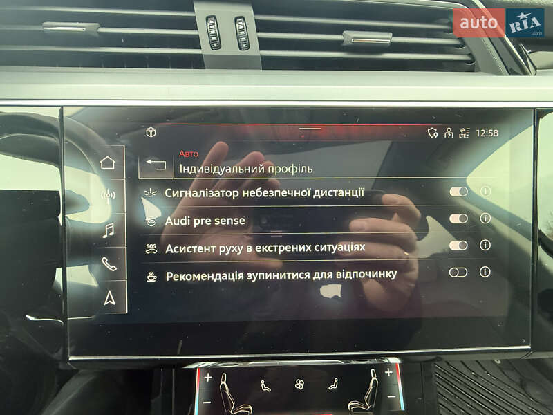 Внедорожник / Кроссовер Audi e-tron 2020 в Сваляве фото 45 Внедорожник / Кроссовер Audi e-tron 2020 в Сваляве