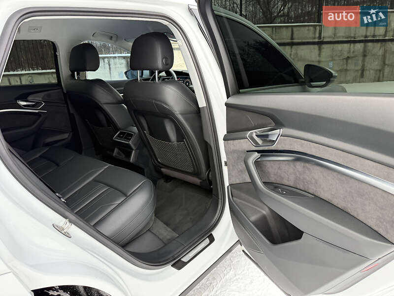 Внедорожник / Кроссовер Audi e-tron 2021 в Ровно