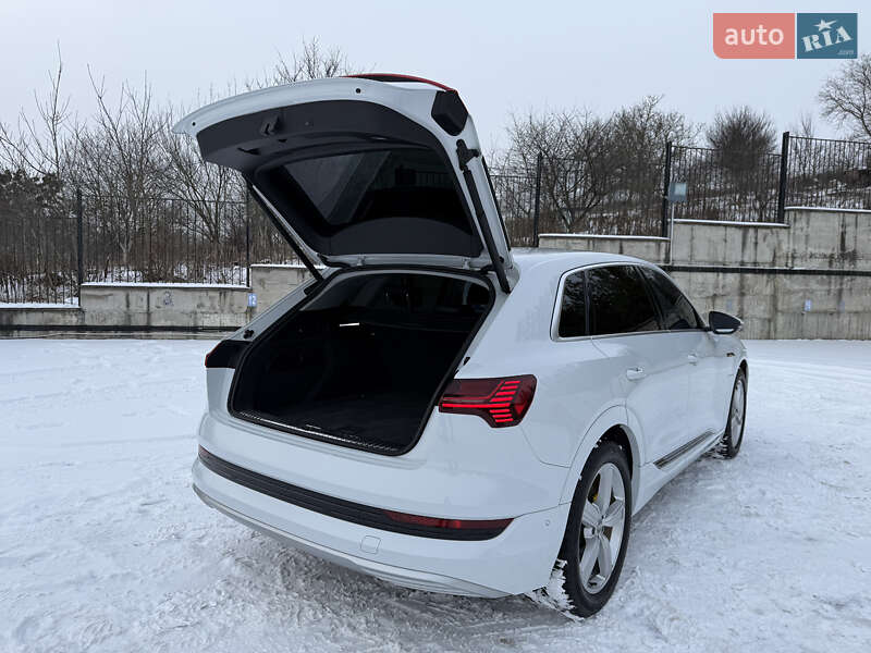 Внедорожник / Кроссовер Audi e-tron 2021 в Ровно