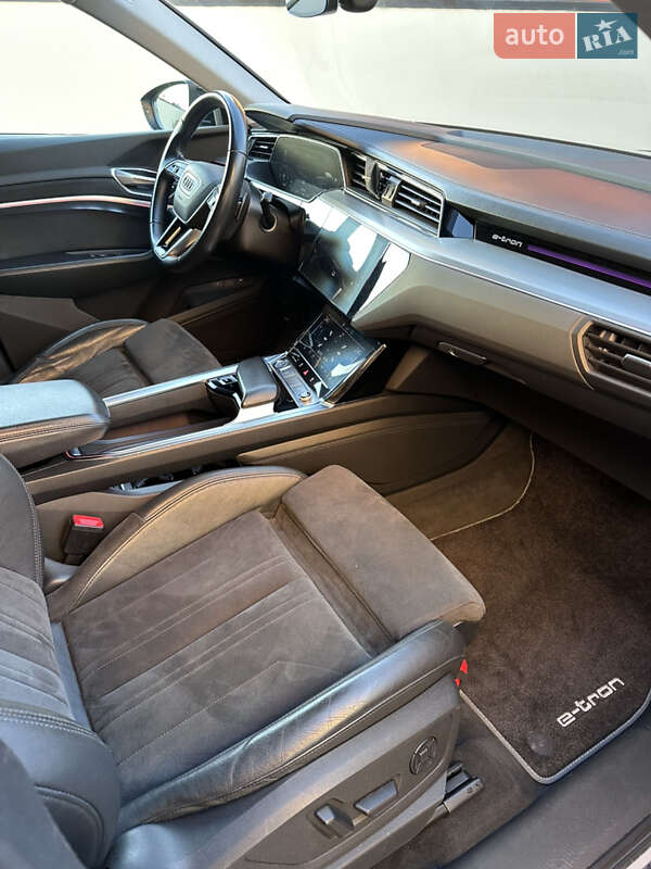 Внедорожник / Кроссовер Audi e-tron 2020 в Ужгороде