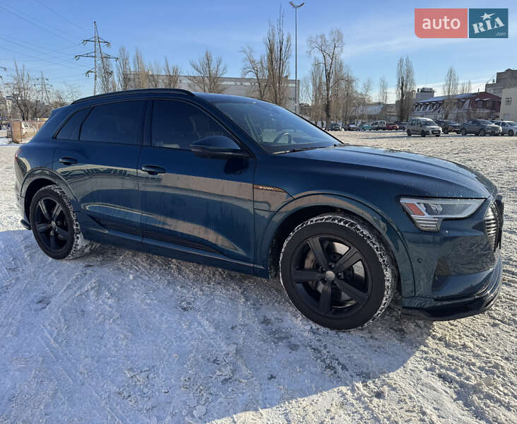 Позашляховик / Кросовер Audi e-tron 2019 в Києві фото 17 Позашляховик / Кросовер Audi e-tron 2019 в Києві