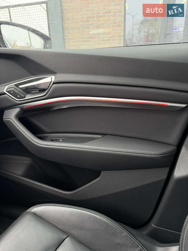 Позашляховик / Кросовер Audi e-tron 2021 в Києві фото 17 Позашляховик / Кросовер Audi e-tron 2021 в Києві